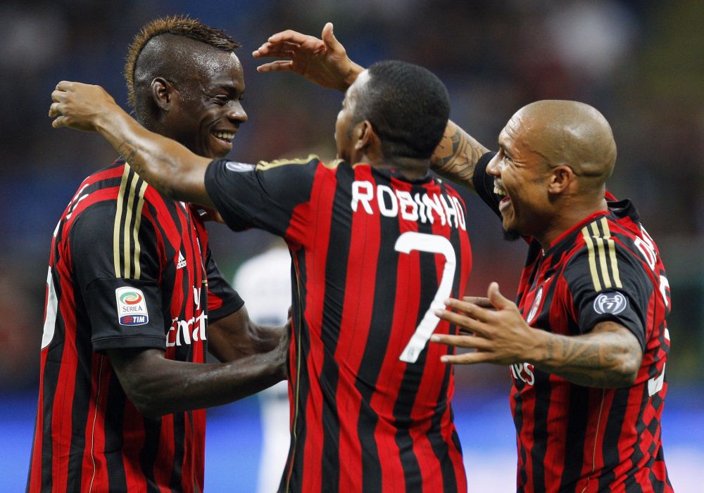 Robinho voltou à equipe titular e quebrou o jejum de gols ao lado de Balotelli | Alessandro Garofalo/Reuters