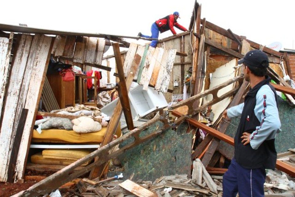 Chuva causou estragos em Londrina e em várias cidades do Paraná | Roberto Custódio / Agência de Notícias Gazeta do Povo