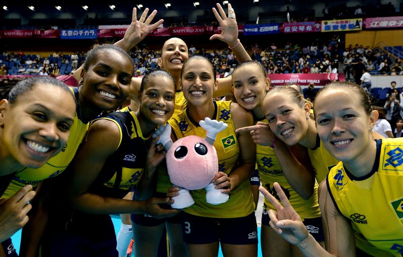 Meninas do Brasil celebram o nono título do Grand Prix | Divulgação / FIVB