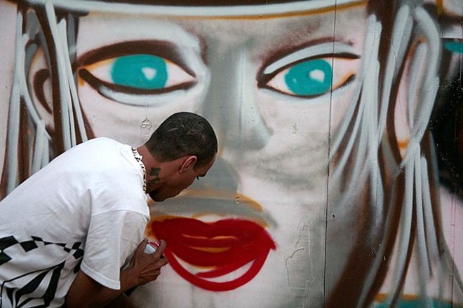 Arte da grafitagem em frente a Secretaria Muncipal de Cultura de Londrina | 