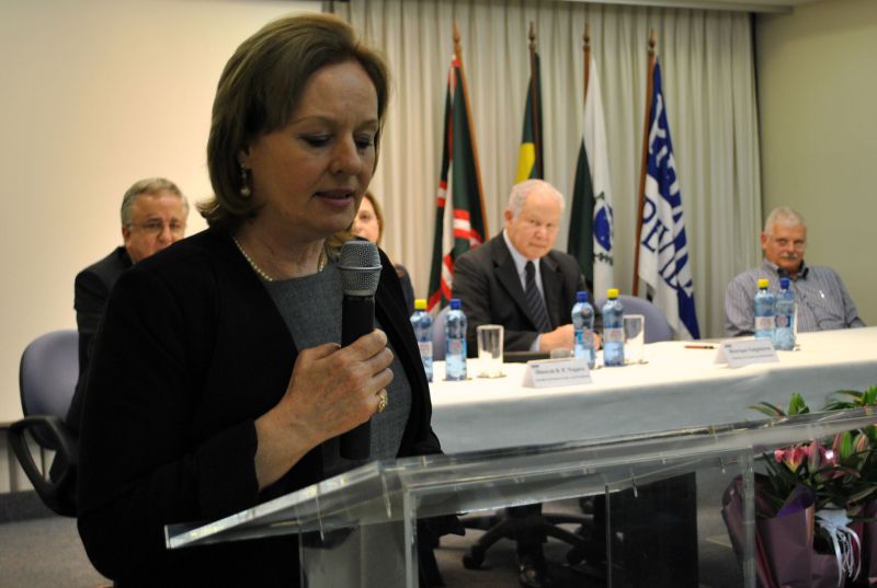 Posse da nova diretora-presidente da ParanaPrevidência, Suely Hass, nesta segunda-feira (16) | Agência de Notícias do Paraná / Divulgação