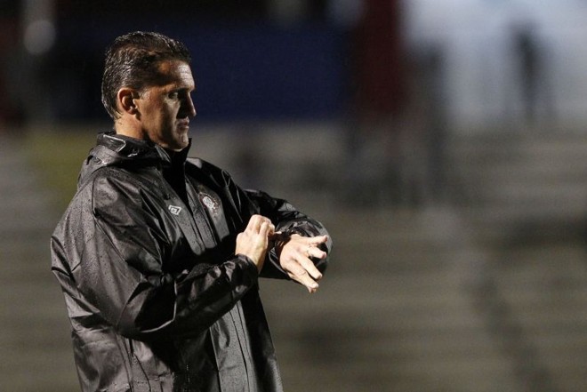 O técnico atleticano Vagner Mancini durante o duelo deste domingo com a Ponte Preta |