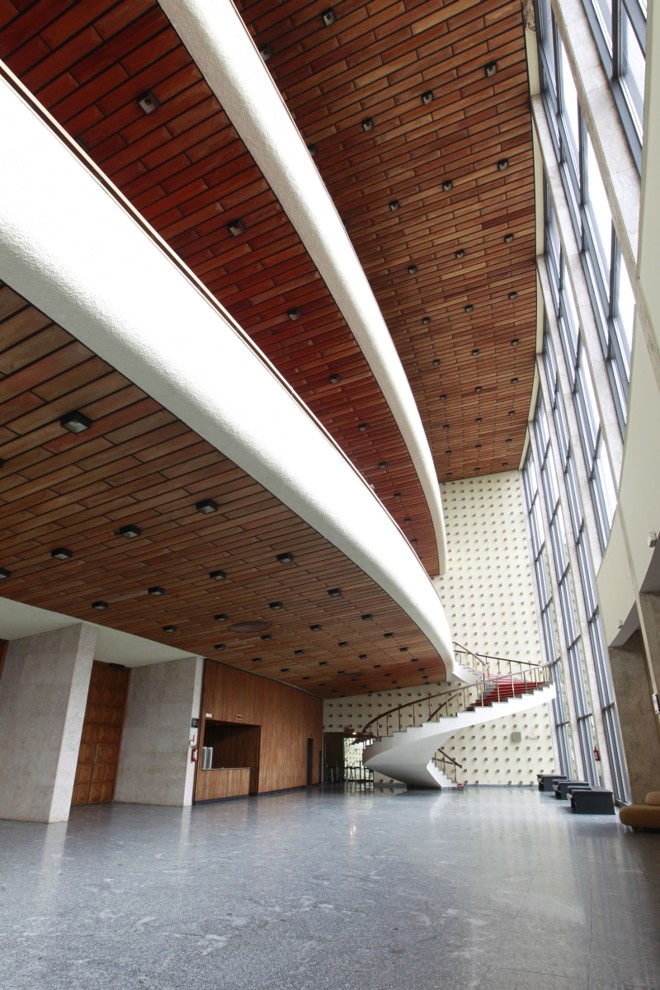 Em 2014, licitação para reforma dos banheiros e portarias será aberta |