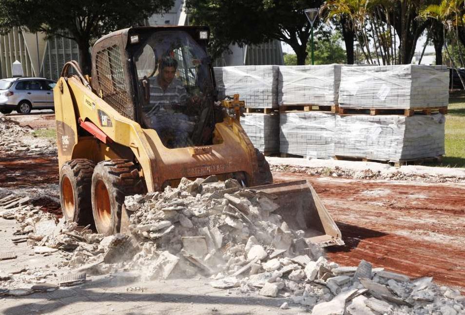 Valor e conclusão de nova pavimentação na Praça da Catedral não foi divulgado pelo Município | Roberto Furlam/Assessoria PMM