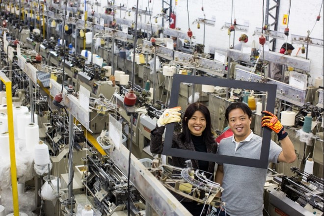 Cristina Yeh e João Paulo Yeh são a segunda geração na direção da Yeling, empresa familiar fabricantes de luvas, destacada na série de reportagens Bem Feito no Paraná, em 2013 | 