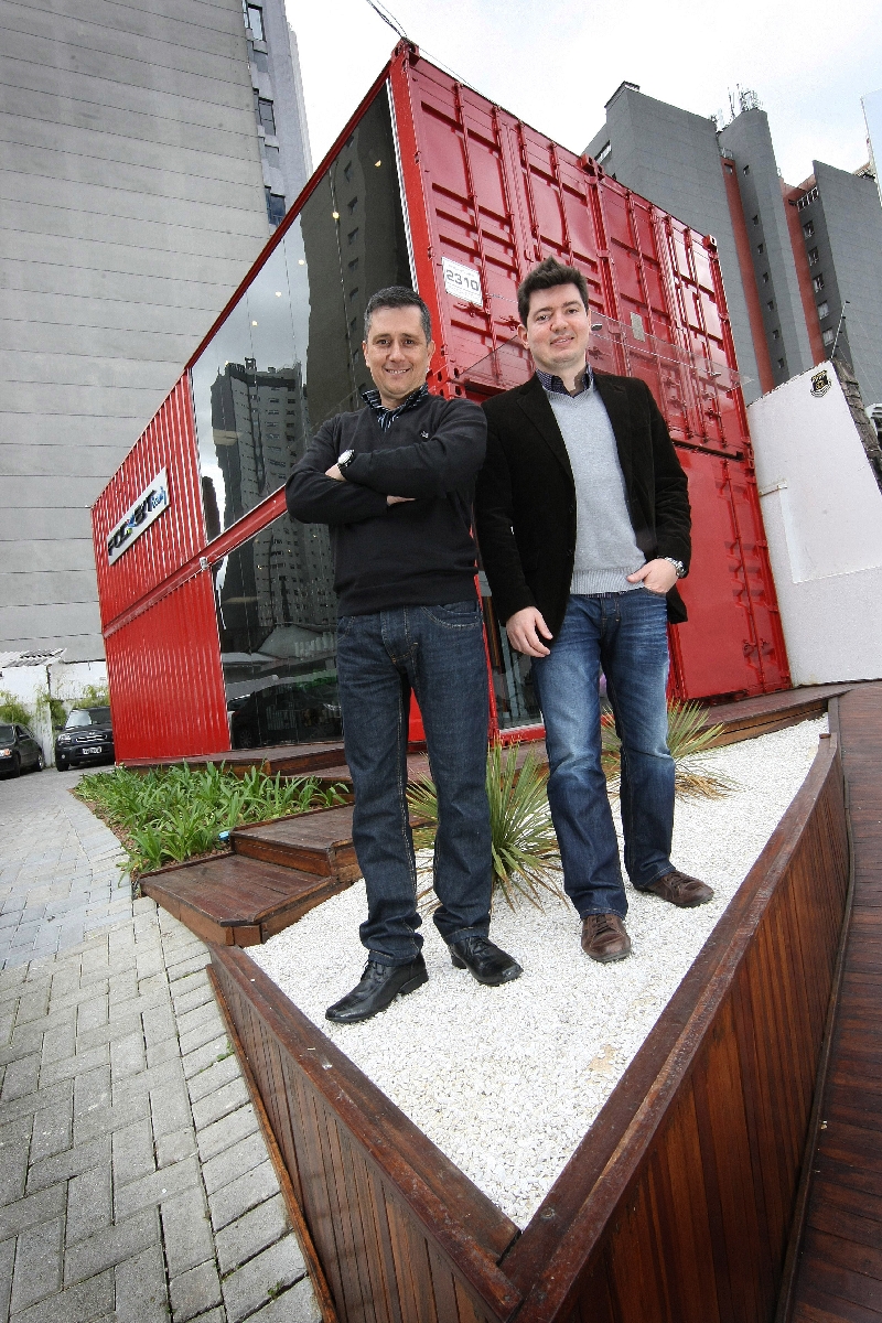 Born e Kamfonas: salão de beleza em contêiner Pocket Beauty já tem 115 interessados pelo país | Ivonaldo Alexandre/ Gazeta do Povo