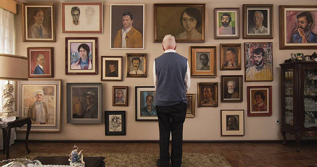 Filme tem como personagem central um comerciante curitibano que é colecionador compulsivo | Divulgação