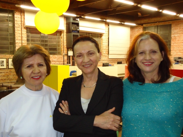 Elsa Lemanski, centro, com suas irmãs, Ulda e Ilka Passos | Leatrice Heidgger