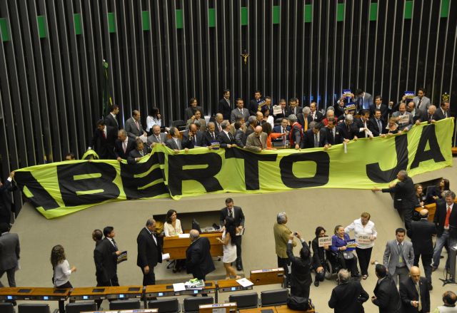 Deputados abrem faixa no Plenário da Câmara pelo voto aberto | Valter Campanato / ABr