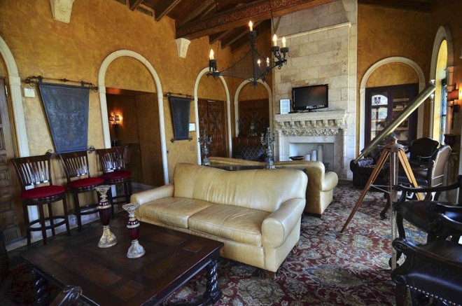 Por dentro da mansão do estilista Gianni Versace |