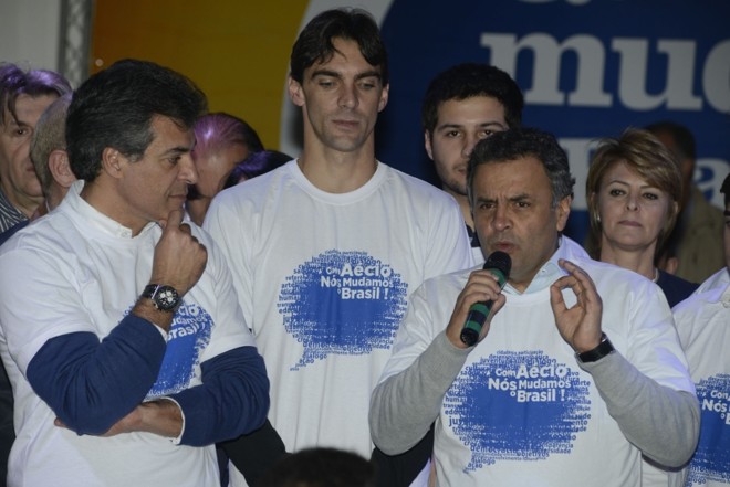 O governador Beto Richa, o jogador de vôlei Giba e Aécio Neves: para tucanos,