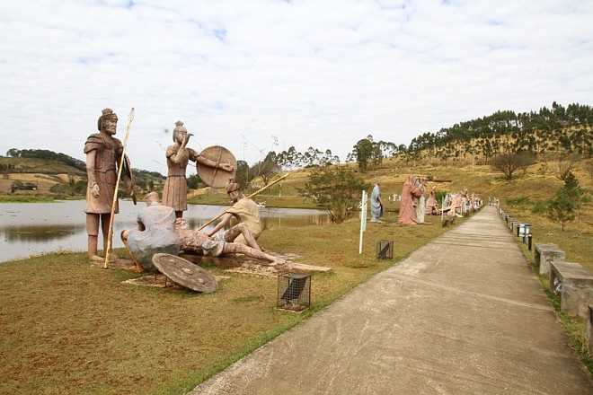 Parque da Redenção, em Apucarana, incluído na Rota da Fé do Norte do Paraná |