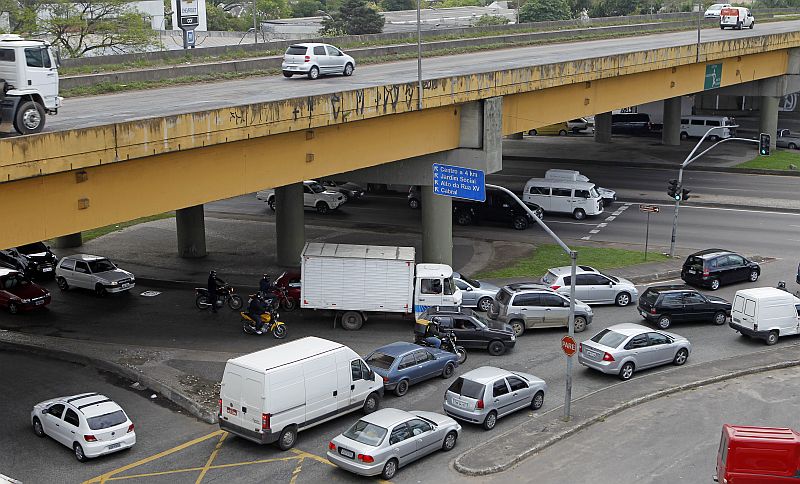 Ao todo, 28 acidentes (com e sem vítimas) foram registrados no cruzamento entre a Linha Verde e a Victor Ferreira do Amaral, no Tarumã | Antonio More/Gazeta do Povo