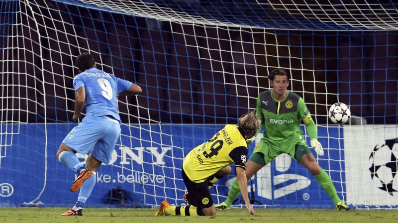 No grupo mais equilibrado da Champions, Napoli estreou com vitória em casa contra o Borussia Dortmund | Reuters