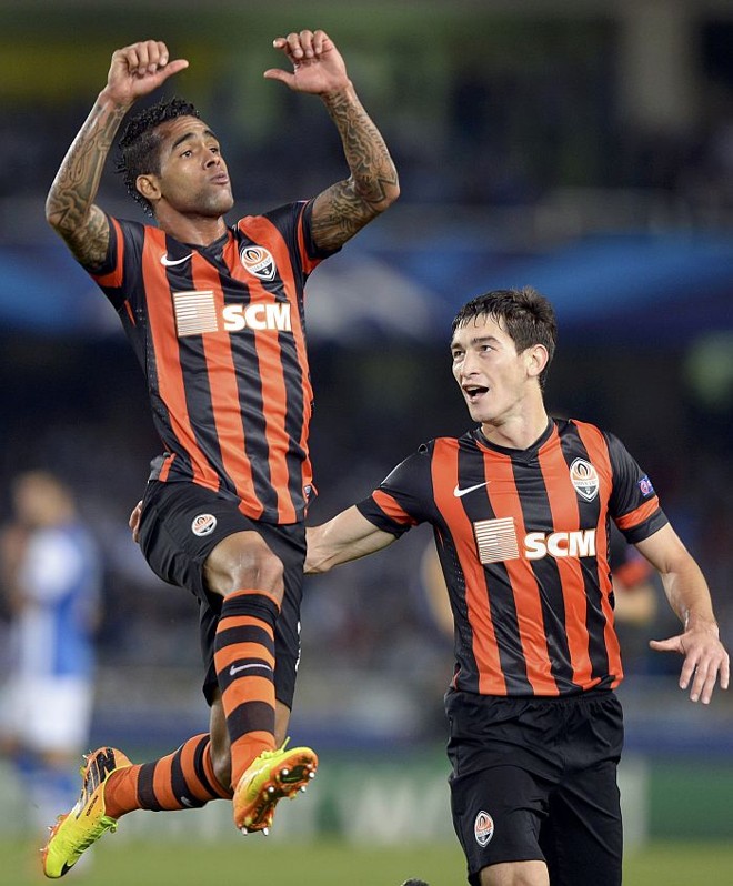 Brasileiro Alex Teixeira comemora gol do Shakhtar Donetski na vitória sobre o Real Sociedad fora | 