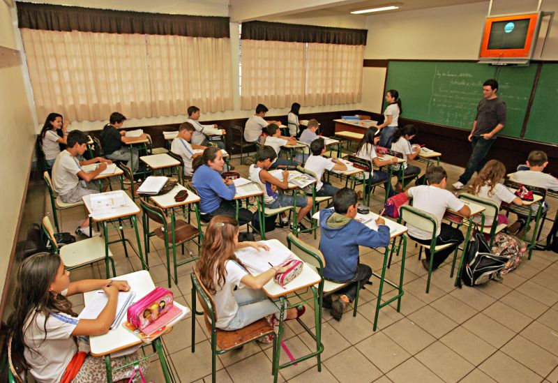 Programa quer reduzir déficit de 170 mil docentes no país | Christian Rizzi/Gazeta do Povo
