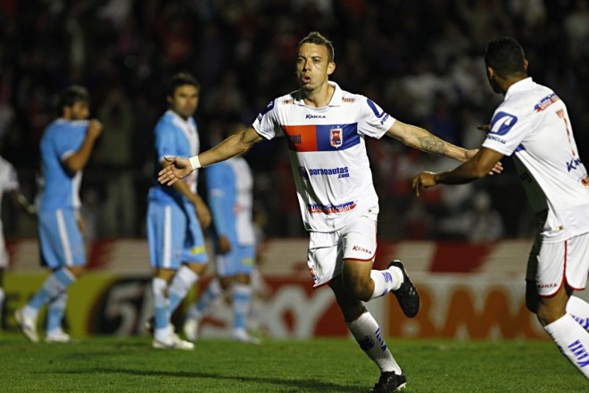 Paulo Sérgio marcou o primeiro gol paranista diante do Paysandu | 