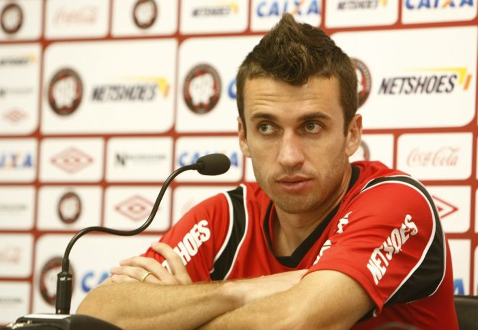Elias não estava ficando nem no banco do Atlético | Hugo Harada/ Gazeta do Povo