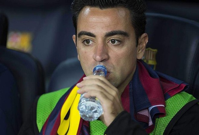 Xavi começou no banco do Barcelona a partida com o Ajax | 