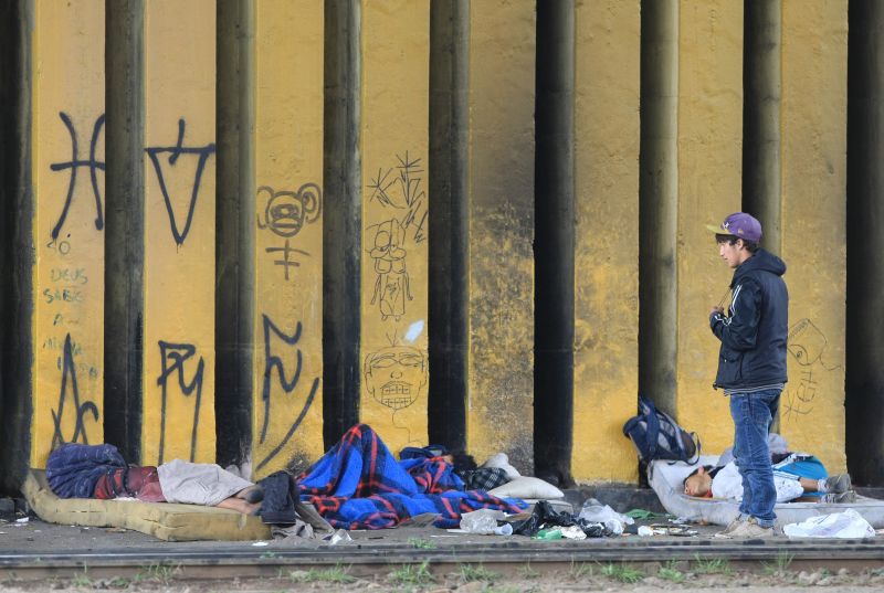 Sob o Viaduto do Capanema, mocó veio abaixo há três semanas, mas ocupação continua | Aniele Nascimento/ Gazeta do Povo