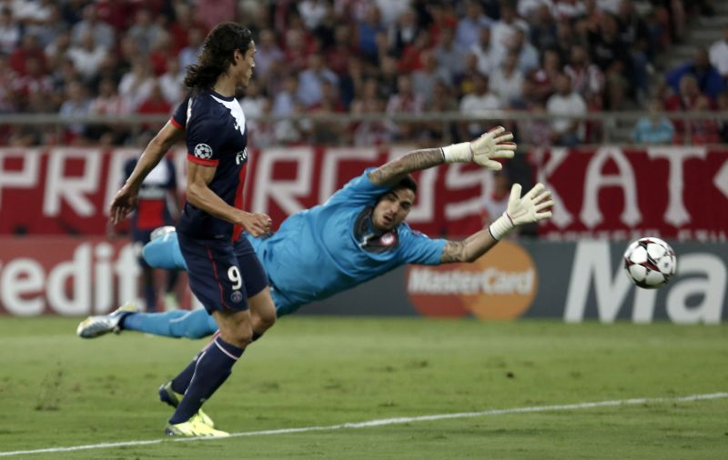 Cavani abriu o placar para o PSG contra o Olympiakos | Reuters