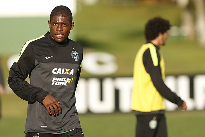 Aos 17 anos, lateral Abner vai estrear pelo Coritiba diante do Goiás | Marcelo Andrade / Gazeta do Povo