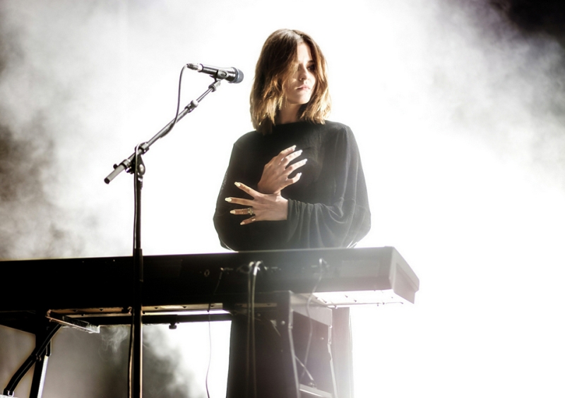 Dillon começou a cantar e tocar piano aos 17 anos | Divulgação