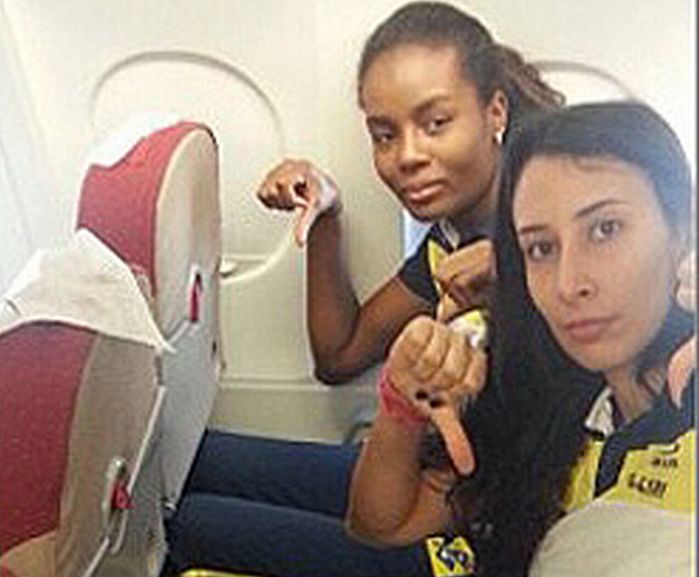 Sheilla e Fabiana em foto postada que reclamam das condições do vôo para Lima | Reprodução instagram