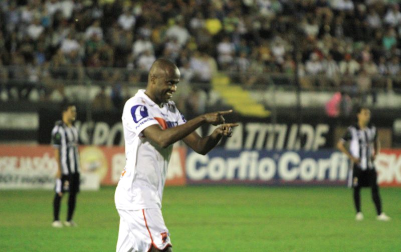 Reinaldo marcou o primeiro gol paranista na goleada sobre o ASA | Ailton Cruz