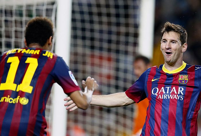 Messi comemora o primeiro gol do Barça contra o Sevilla, após receber assistência de Neymar | Gustau Nacarino / Reuters