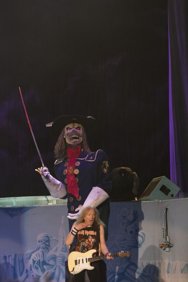 Cenário do show ajudou a criar o clima da apresentação |