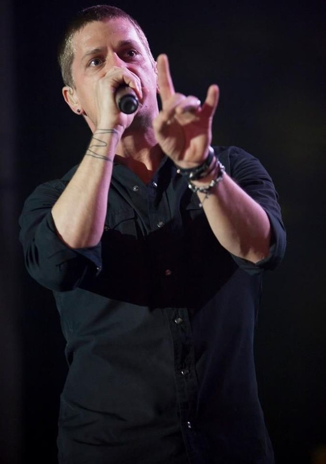 Carismático, Rob Thomas mostrou boa performance em mais de duas horas cantando | 