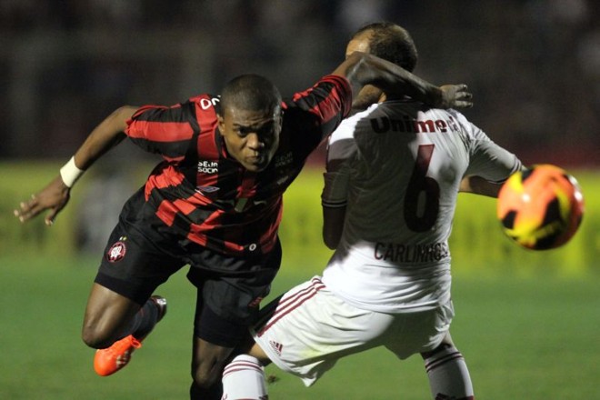 Marcelo deixa para trás o lateral-esquerdo tricolor Carlinhos | 