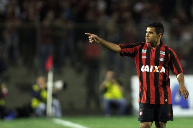 Éderson comemora seu 13.º gol no Brasileiro | 
