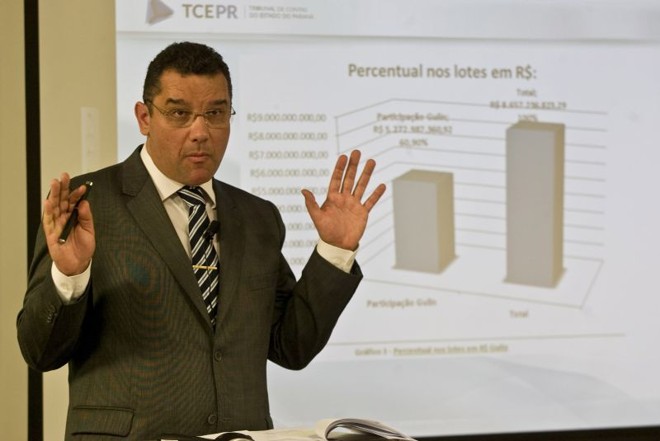 Cláudio Castro, do TCE, diz que a retirada e a correção de oito itens que compõem a planilha podem baratear a tarifa em R$ 0,45 | Marco André Lima/Tribuna do Paraná