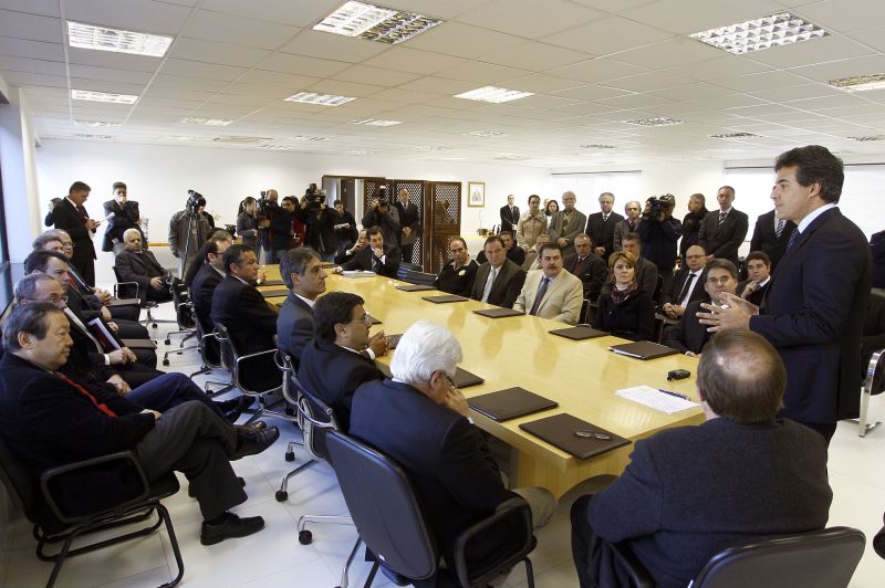 Richa fala aos secretários, em 2011, durante o lançamento dos contratos de gestão: quem não cumprisse metas poderia ser demitido | Orlando Kissner/AEN/PR