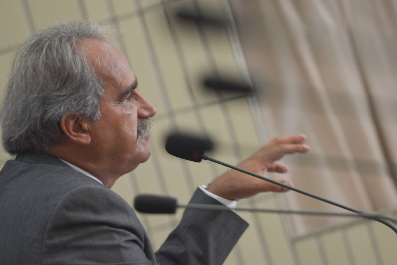 Roberto dÁvila, presidente do CFM diz que o governo assume a responsabilidade sobre a autenticidade dos diplomas de médicos estrangeiros | Marcello Casal Jr. /ABr