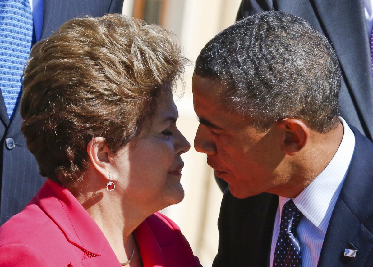 Dilma e Obama se cumprimentaram nesta sexta-feira (6) durante a foto oficial do encontro do G20 na Rússia | Reuters/Grigory Dukor