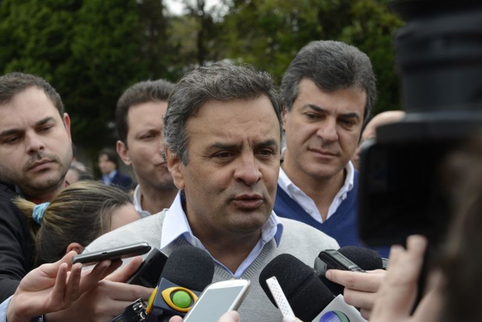 Aécio Neves e Beto Richa falam com a imprensa antes de evento do PSDB | Henry Milleo/Agência de Notícias Gazeta do Povo
