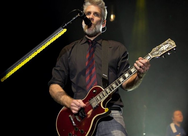 Kyle Cook solou, cantou e mostrou sua veia blueseira na apresentação | 