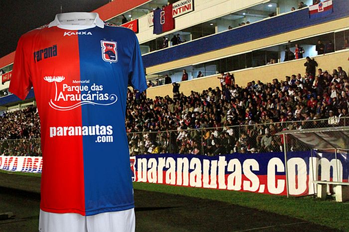 Uniforme do Paraná com os novos patrocínios que será usado na partida com o Oeste | Divulgação Paraná Clube