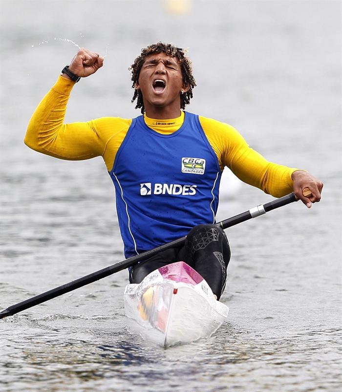 Isaquias Queiroz dos Santos conquista ouro no Mundial de Canoagem | EFE/EPA/ROLAND WEIHRAUCH
