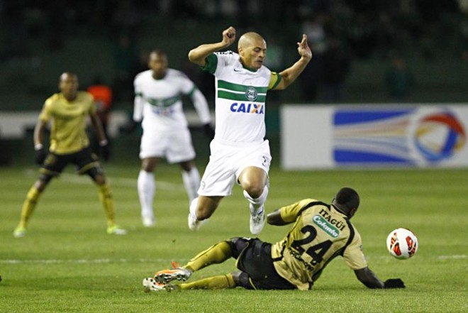 Alex voltou ao time do Coxa depois de ser poupado contra o Fluminense | 