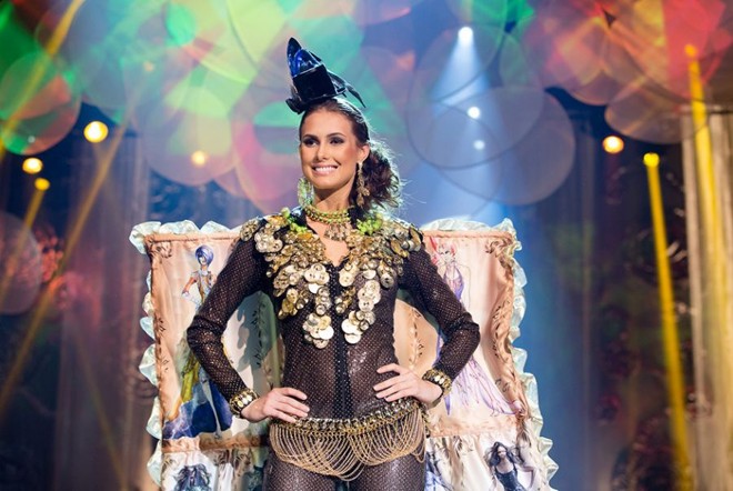 Isis Stocco exibiu sua beleza com o traje Anatomia do Croqui | 