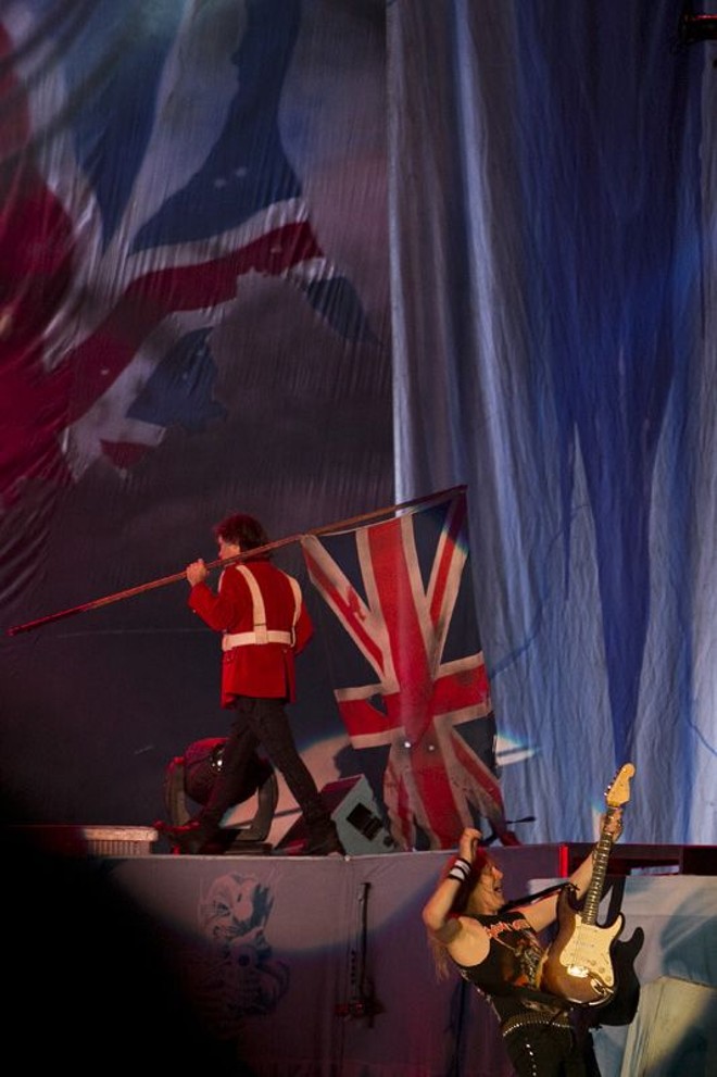 Show com superprodução contou com performances e pirotecnia |