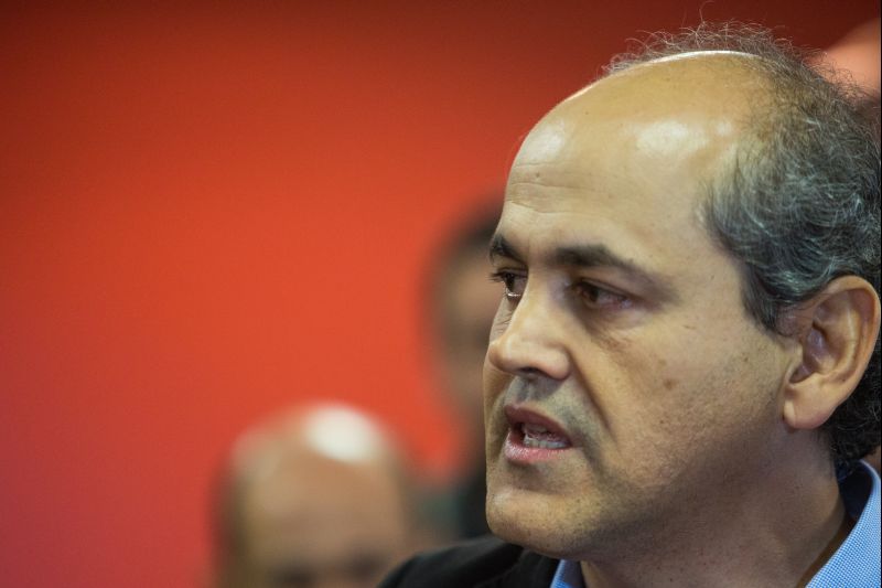 Decisão foi anunciada ontem pelo prefeito Gustavo Fruet. Município deve entrar com ação ainda nesta semana | Brunno Covello/Gazeta do Povo