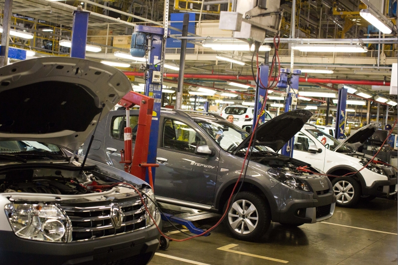 Linha de produção da Renault: indústria de veículos registrou queda de 5,4% em julho | Brunno Covello/ Gazeta do Povo