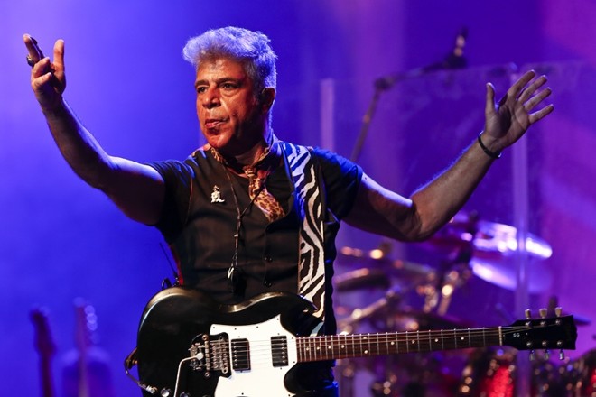 Músico fez show para uma animada plateia no Teatro Guaíra |