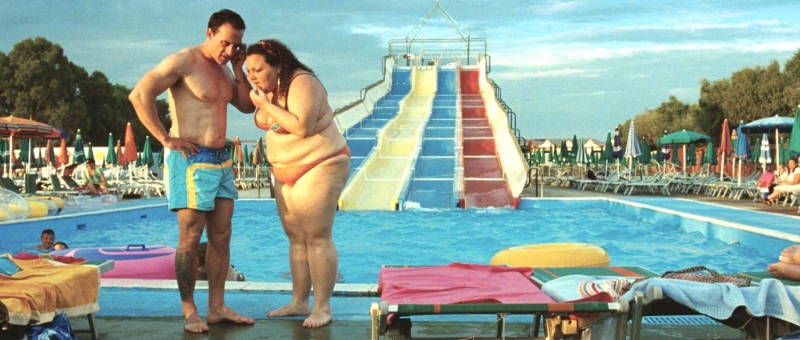 Em Reality A Grande Ilusão, Luciano (Aniello Arena, à esq.) é um peixeiro napolitano obcecado em participar do Big Brother | Divulgação