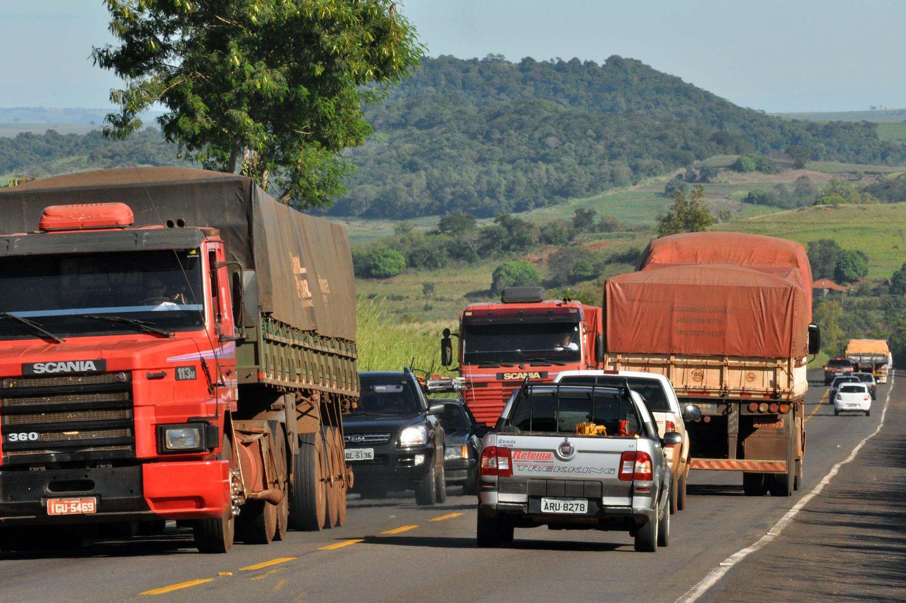 PR-323 é uma das rodovias mais movimentadas e perigosas da região Noroeste | Divulgação/AEN